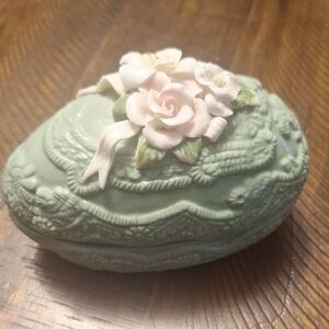 Cracker Barrel Easter Green Floral Egg Collectible Trinket Box
